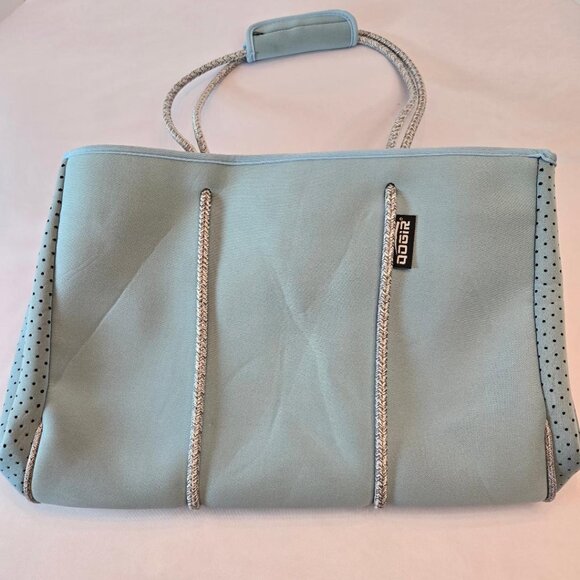 QOGiR Neoprene Multipurpose Gym Bag Tote with Inner Zipper Pockets -Light Blue - Picture 3 of 14